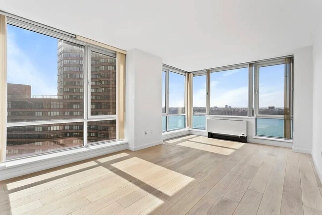 Building Photo - 635 W 42nd St