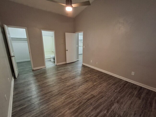 Building Photo - 3700 Squaw Valley Dr SW