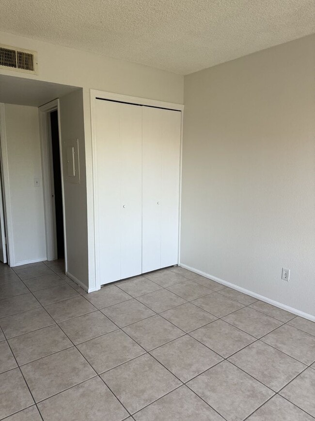 Building Photo - Cozy 1 bedroom at Baseline/Alma School