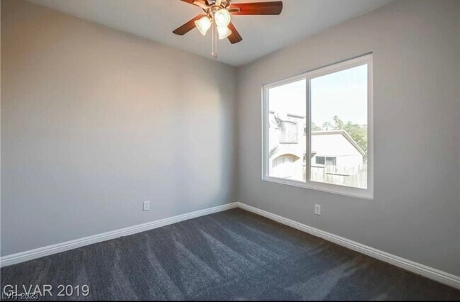 Building Photo - 1511 Living Desert Dr