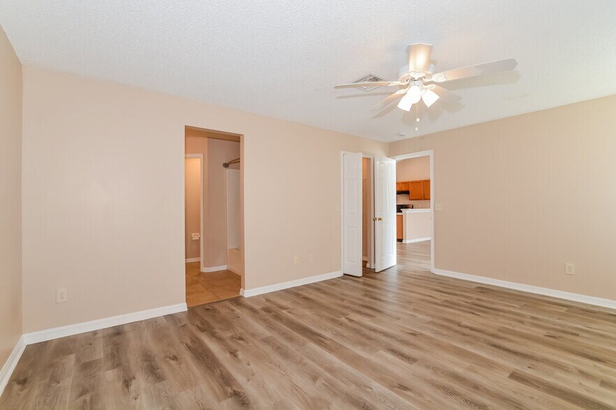 Building Photo - 310 Country Lakes Cir