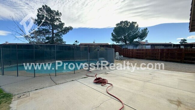 Building Photo - 11085 Live Oak Ln