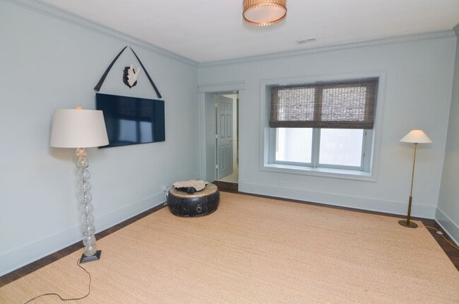 Building Photo - English Cottage in the heart of Belle Meade