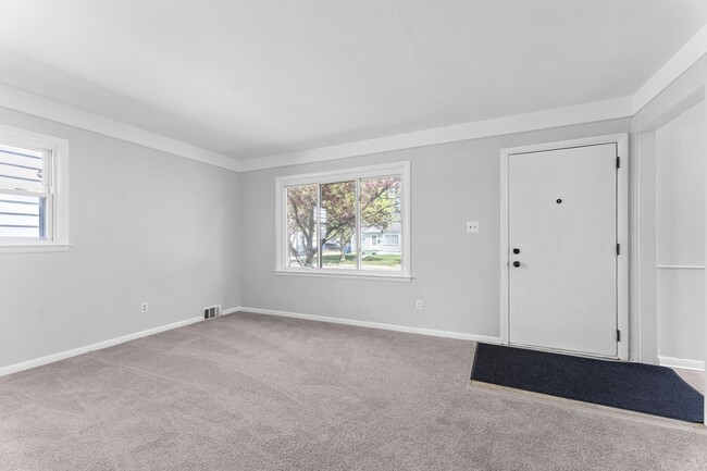 Building Photo - 22611 Hillock Ave