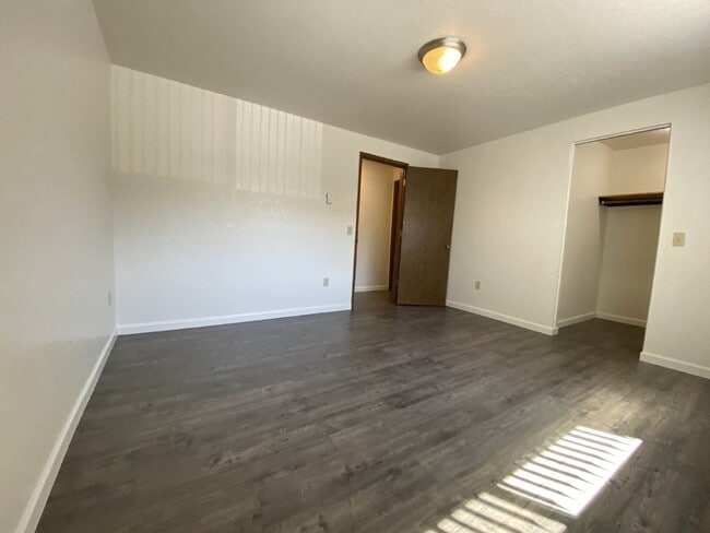 Building Photo - 146 NE Atkinson Ct