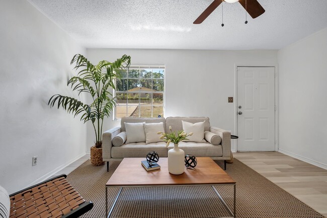 Building Photo - 3421 Sunnyside Dr