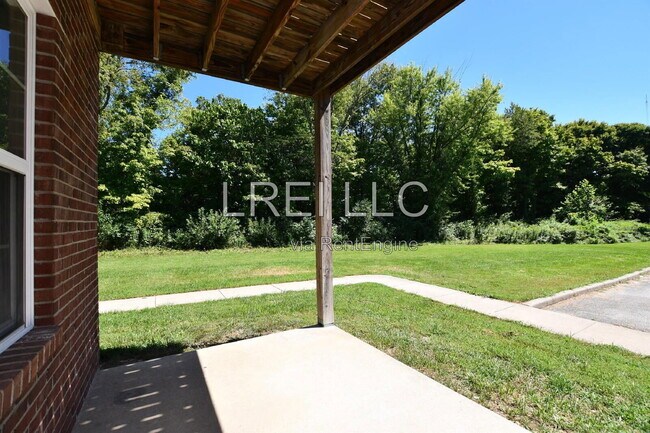 Building Photo - 306 Keeneland Dr