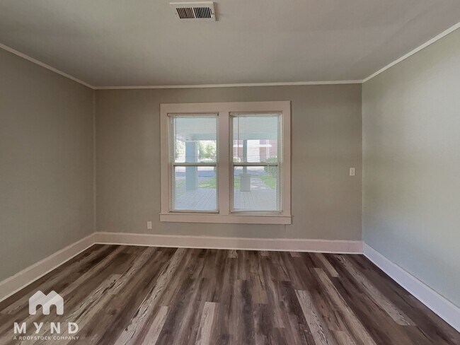 Building Photo - 1516 65th St W
