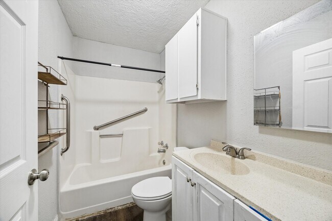Building Photo - 21197 Live Oak St