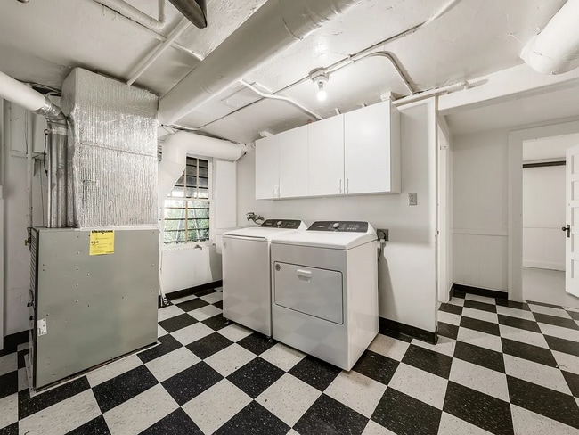 Building Photo - 2470 Broadway