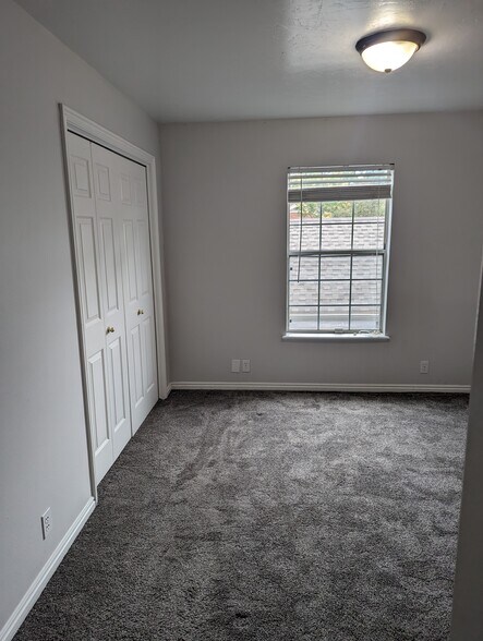 Building Photo - 1050 S Orem Blvd