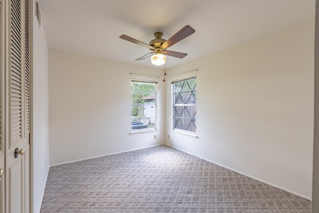 Building Photo - 7722 Pinebrook Dr