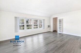Building Photo - 20326 Saticoy St