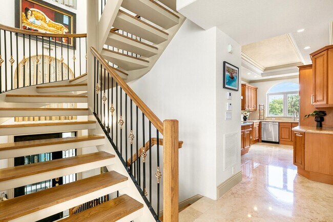 Building Photo - 900 Hillsboro Mile