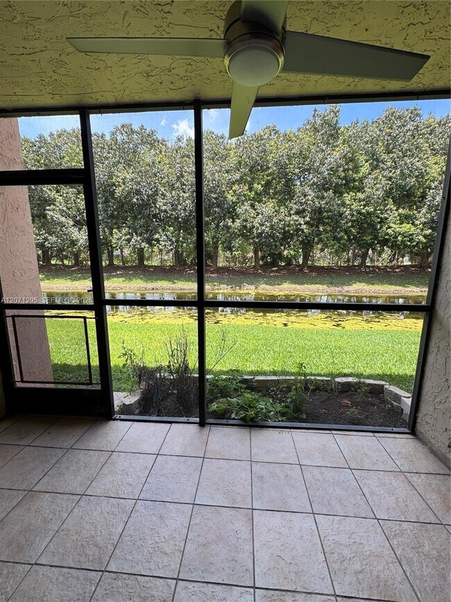Building Photo - 215 Lakeview Dr
