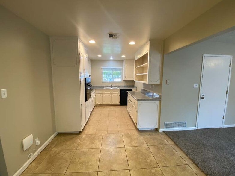 Building Photo - 1602 Oak Chase Ct