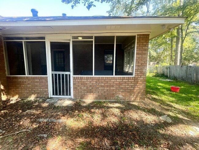 Building Photo - 4/2 for Rent in Brandon 047!! MOVE IN READY!