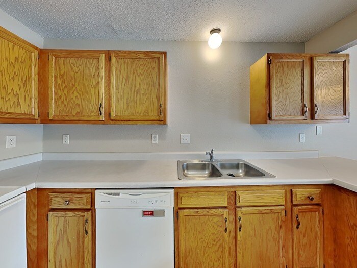 Building Photo - 10249 Draycott Ave