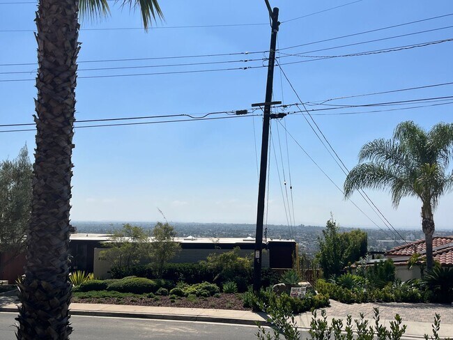 Building Photo - 4 Bed 3 Bath in Del Cerro