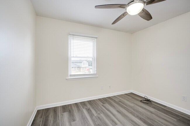 Building Photo - 115 Sunnywood Dr