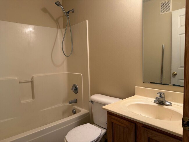 Building Photo - Easy Living On Gettysburg Way