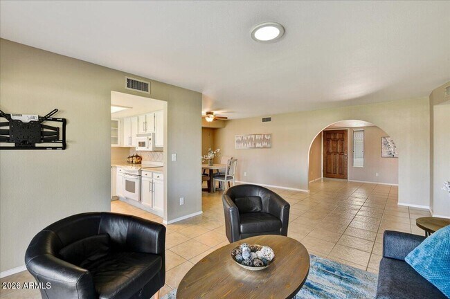 Building Photo - 9630 W Tonto Ln