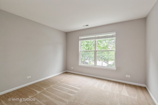 Building Photo - 1358 Longchamps Ct