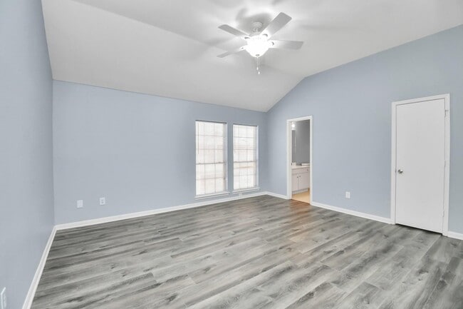 Building Photo - 10403 Shadow Oaks Dr