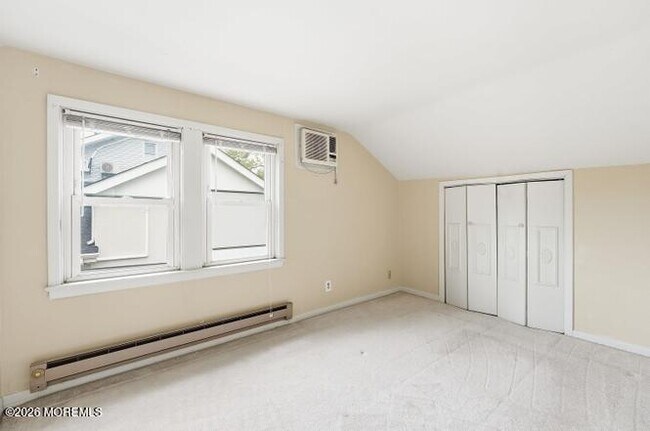 Building Photo - 144 Crestwood Ave