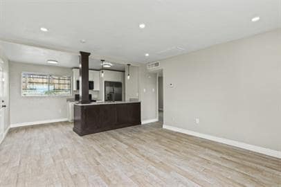 Building Photo - 3 bedrooms 1 bathroom with all tile flooring