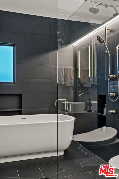 Building Photo - 1527 Cabrillo Ave