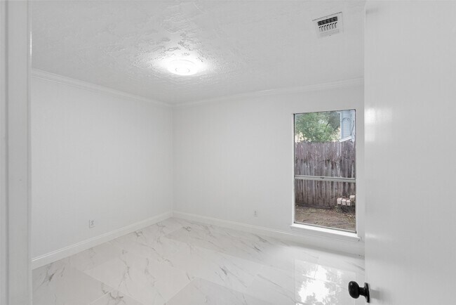 Building Photo - 611 Muirwood Ln
