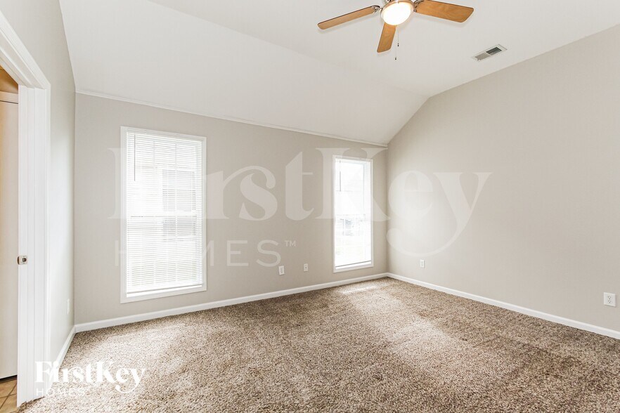 Building Photo - 2018 Village Ln