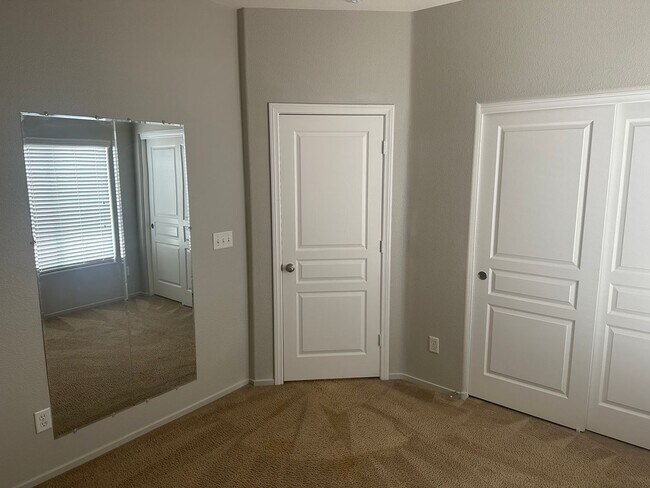 Building Photo - Henderson!!! Community: Cadence!! 4 Bedrooms!!! Bed & Full bath downstairs!! Loft/computer area u...