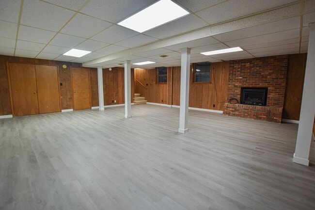 Building Photo - 414 Sango Rd