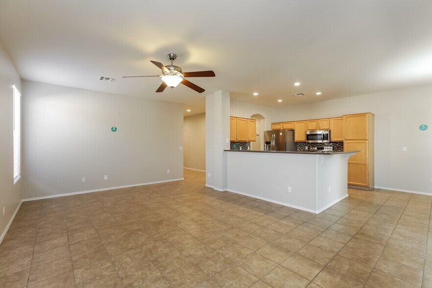 Building Photo - 3322 N 126th Dr