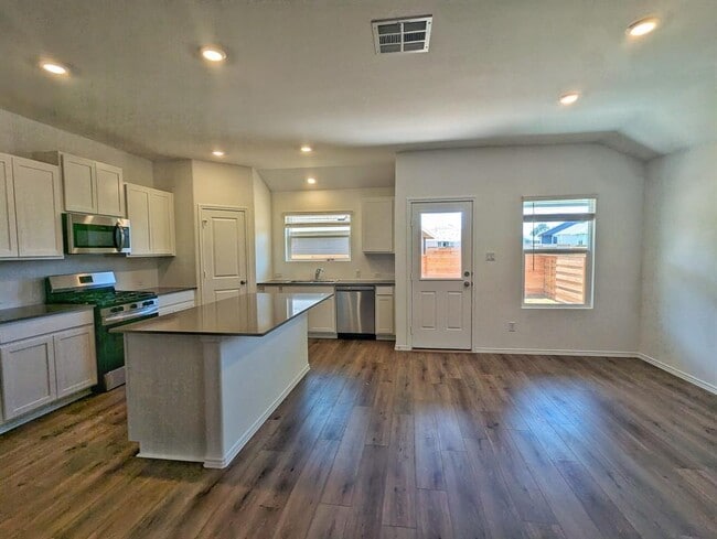 Building Photo - 158 Gresham