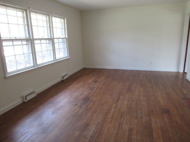 Building Photo - 131 Frances Pl