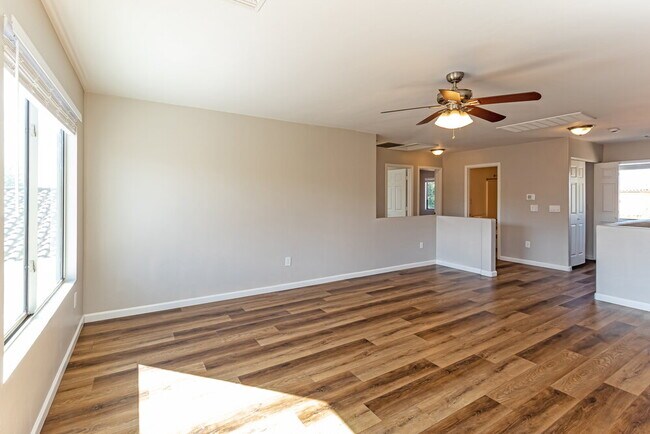 Building Photo - 4122 E Cameo Point Dr