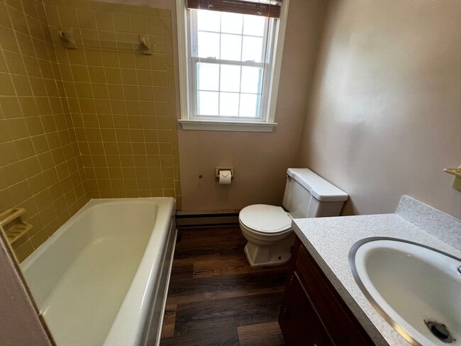 Building Photo - 3-Bed 2-Bath in Town with 3-Car Garage!
