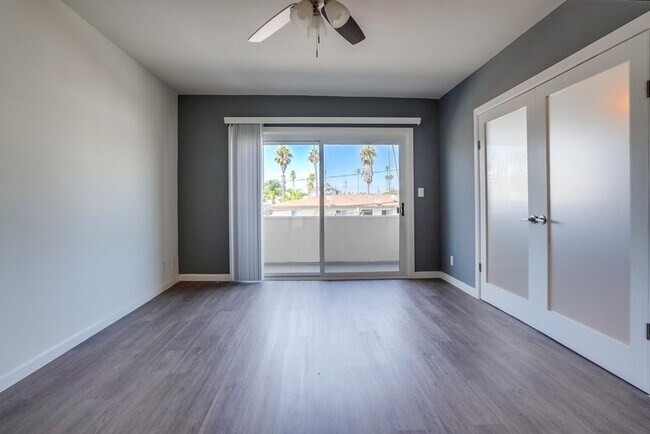 Building Photo - 621 E 99th St