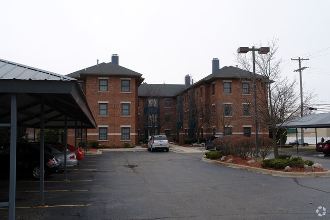 Building Photo - Charlestowne