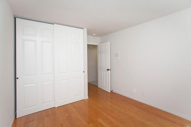 Building Photo - Desirable Windsor 3 bed 2 bath home