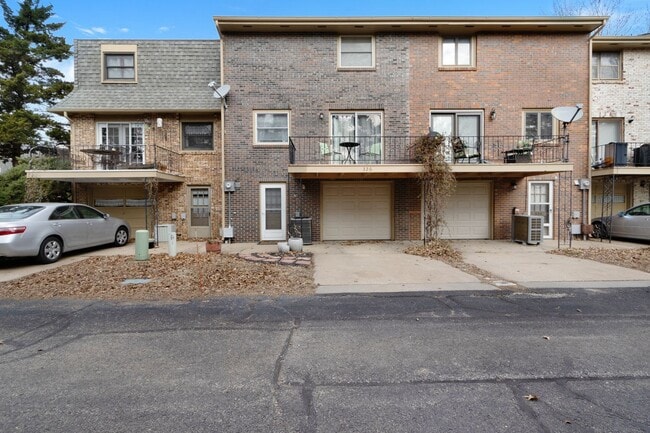 Building Photo - Townhouse by Quality Home Management