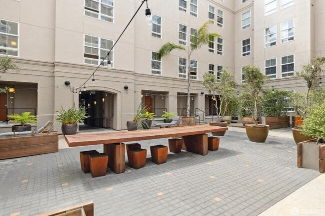 Building Photo - 821 Folsom St