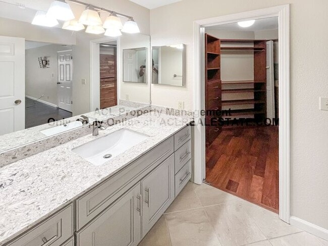 Building Photo - Bright 2BR/2BA Condo with Garage & Pool in...