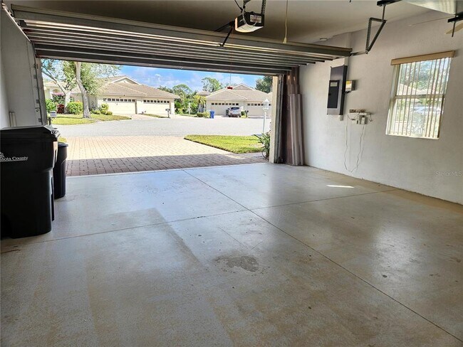 Building Photo - 920 Onager Ct