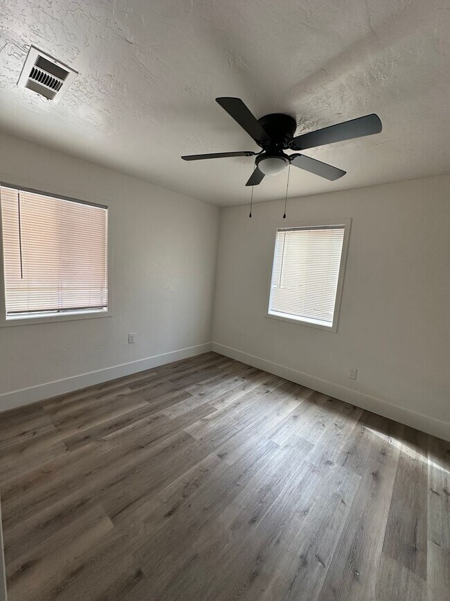 Building Photo - 1710 S Garden St