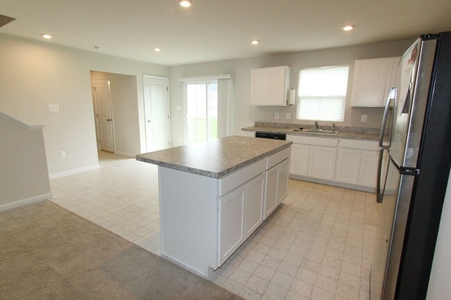Building Photo - 4 Bed, 2.5 Single Family Home in Bunker Hi...