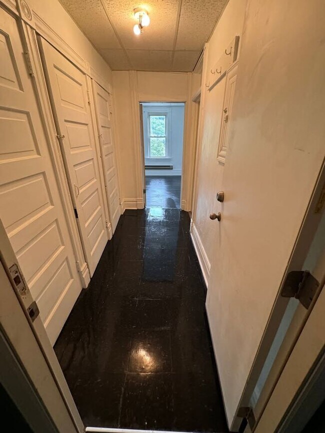 Building Photo - Bessemer Ave Apartments For Rent